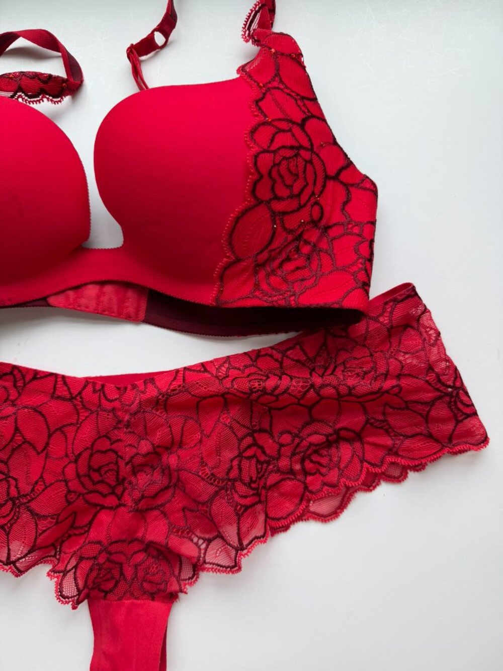 Victoria's Secret 34C Very Sexy Secret Embrace Demi style Push-Up Rose Red